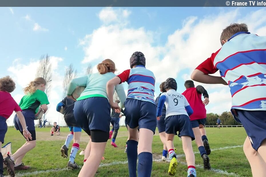 "Quand j'étais jeune, l'entraîneur prenait sa douche avec nous" : dans les clubs sportifs, la prévention des violences sexuel