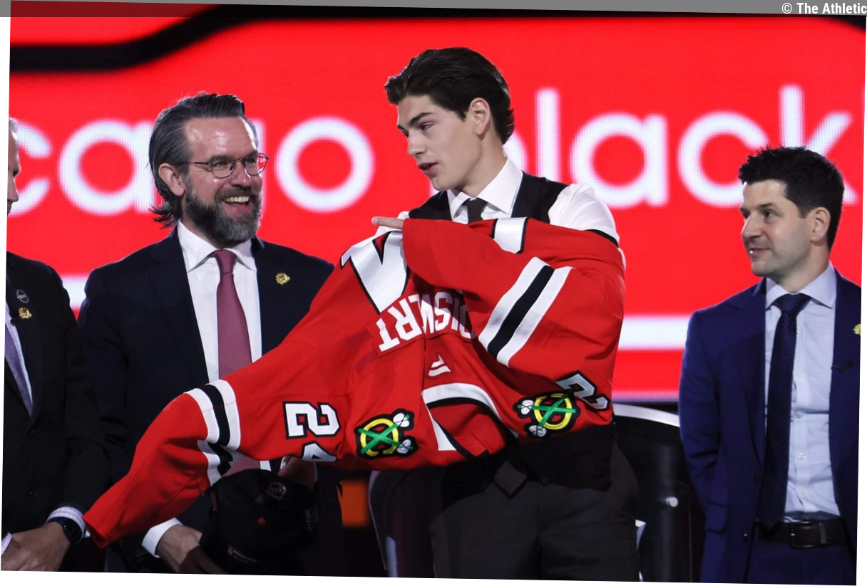 Forward prospect Sacha Boisvert signs with Blackhawks after NCAA season ends