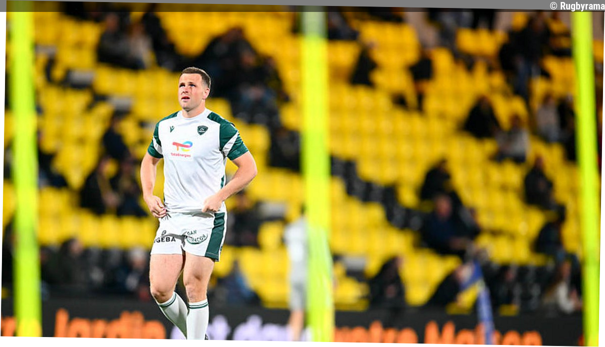 Top 14 - L'ouvreur palois Joe Simmonds a déclaré forfait juste avant le coup d'envoi du match contre le Racing 92