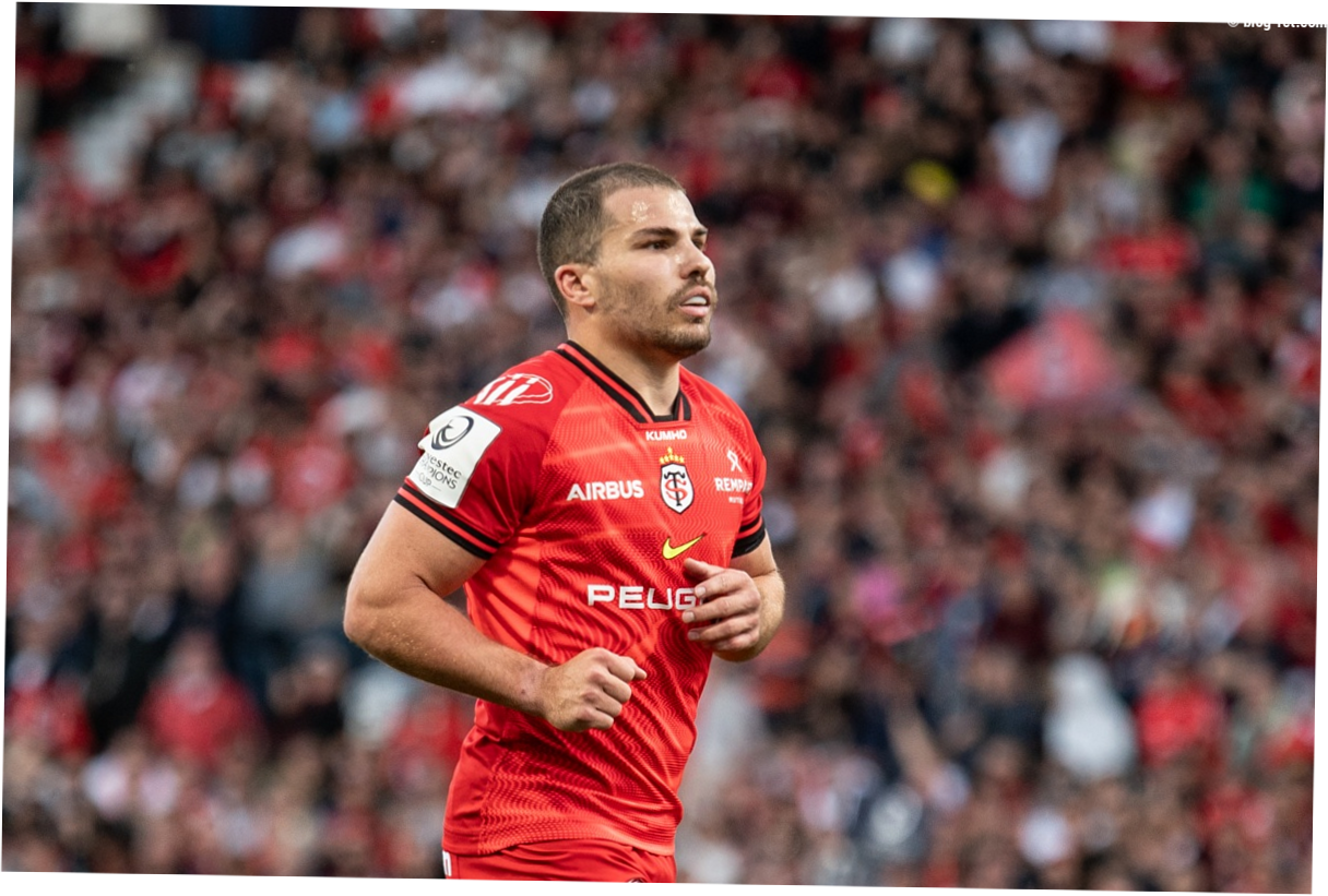 Antoine Dupont vivement critiqué : Le staff du Stade Toulousain intervient