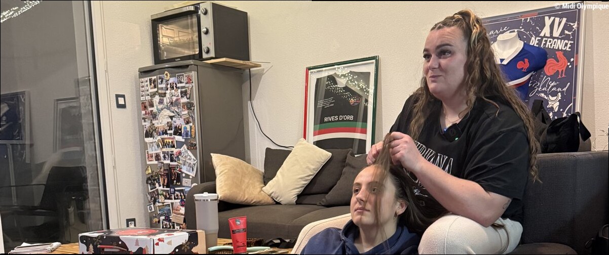 Reportage – Joe Dassin, crocs et tressage : on a passé la journée avec Rose Bernadou, la pilier droit du XV de France féminin