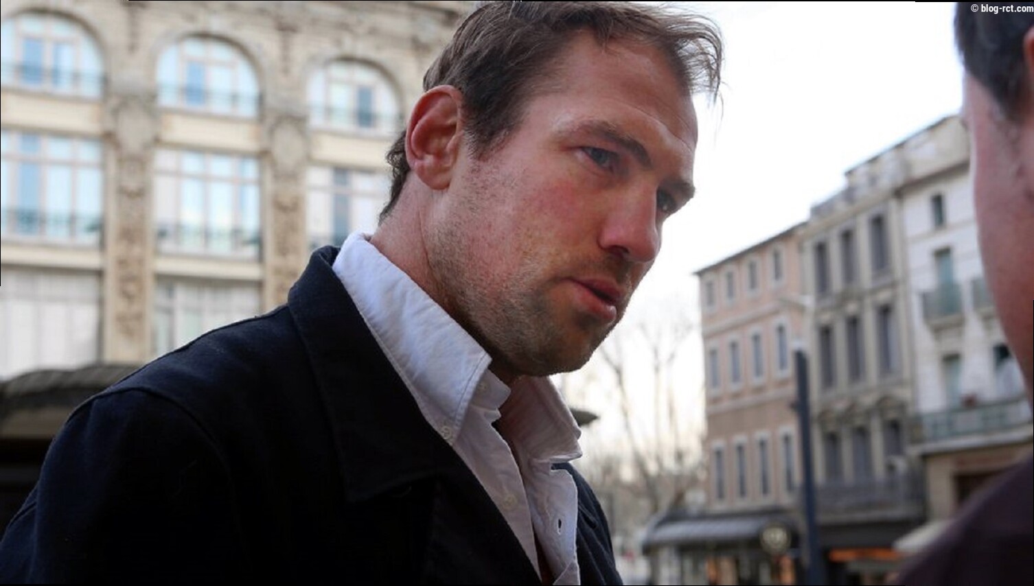 L'interview lunaire de Rocky Elsom, actuellement en fuite après avoir été condamné par la justice française