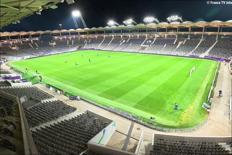 VIDÉO. "Les joueurs n'y verront que du feu" : l'incroyable métamorphose réalisée en une nuit pour passer du foot au rugby au 