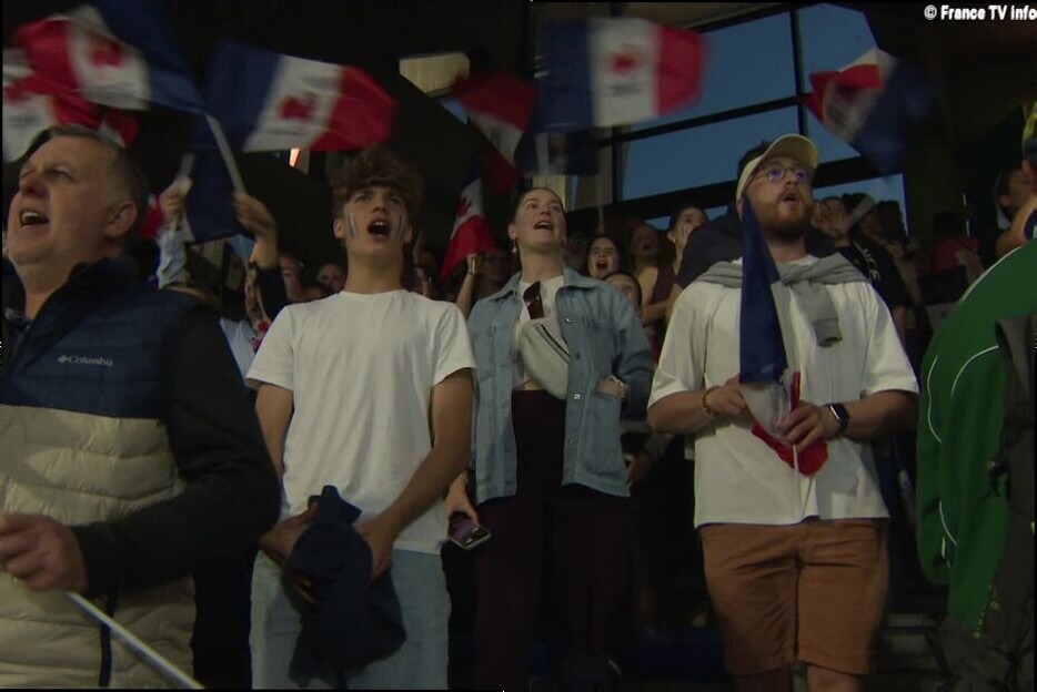VIDÉO. Tournoi des Six Nations féminin : "C'était génial", ambiance survoltée chez les supporters lors du match France-Irland