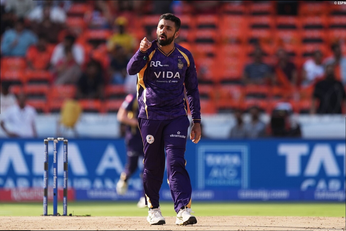 Varun and Narine push Sunrisers Hyderabad's off switch