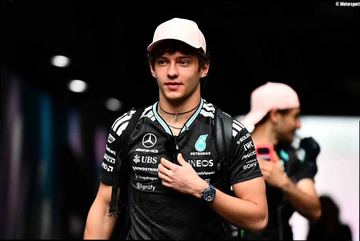 Lionel Messi congratulates Kimi Antonelli after Miami GP win