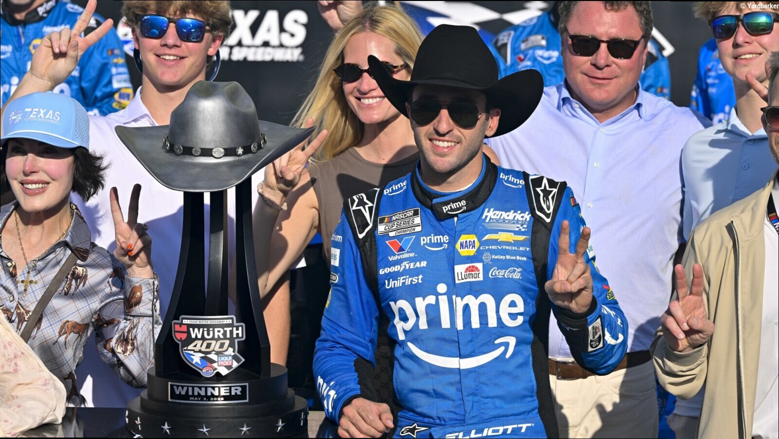 Chase Elliott notches second Cup victory at Texas