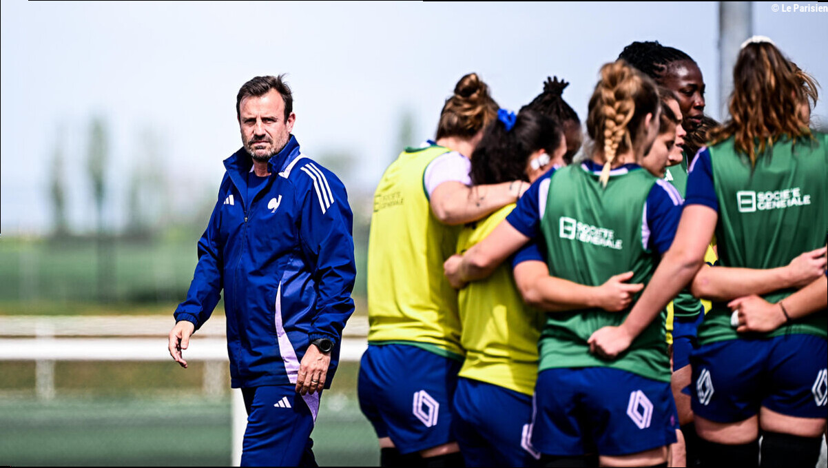 « Plus que les garçons, les filles veulent comprendre où on va » : François Ratier, coach atypique des Bleues du rugby