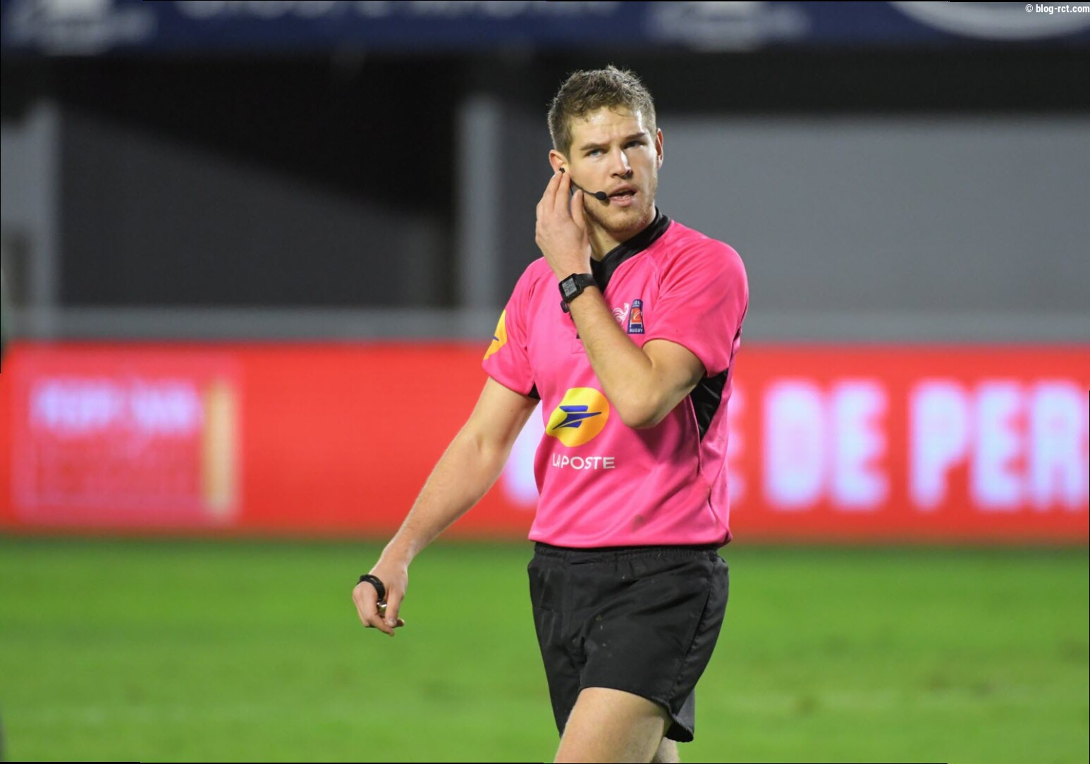 L'arbitre Benoit Rousselet craque totalement en plein match de Pro D2 !