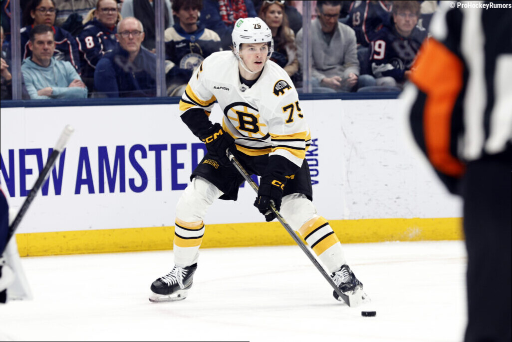 Bruins Sign Lukas Reichel To One-Year Extension