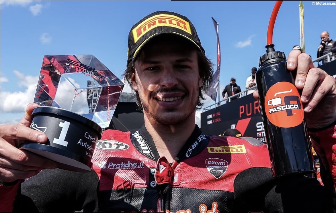 Resultado Carrera 1 SBK en Most: Bulega gana la batalla con Lecuona y ya son 17 victorias seguidas