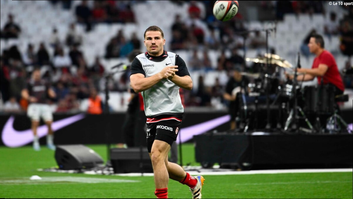 «Ca a beau être un extraterrestre…», le Stade Toulousain vole au secours d'Antoine Dupont !