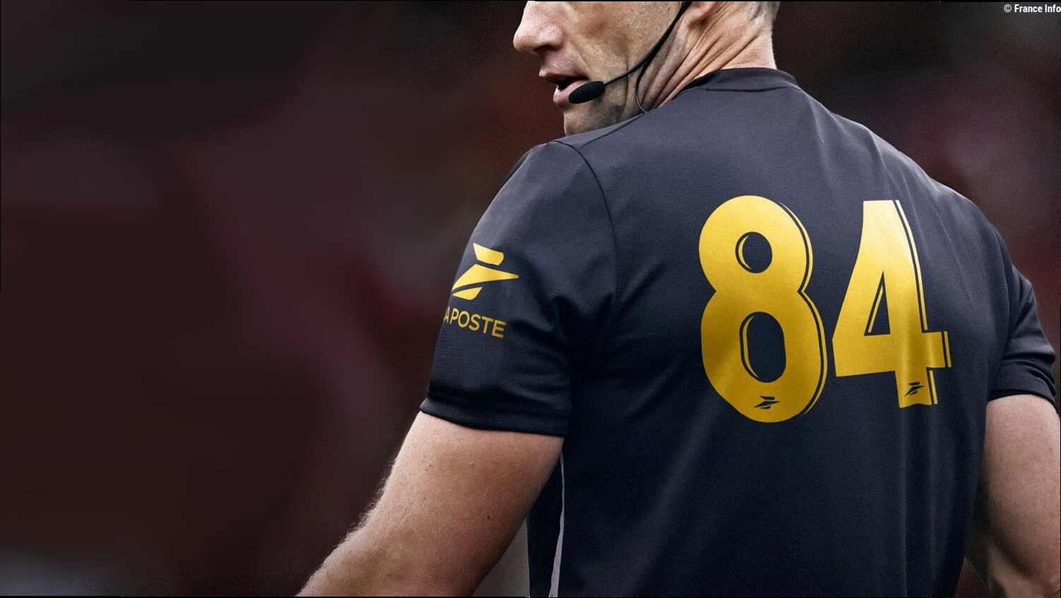 En portant un maillot floqué du chiffre 84, les arbitres des sports collectifs français s'unissent pour dénoncer les incivili