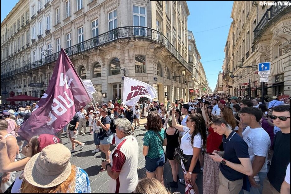 Bordeaux accueille ses héros : les champions de l'UBB de retour à la maison, suivez la parade des joueurs