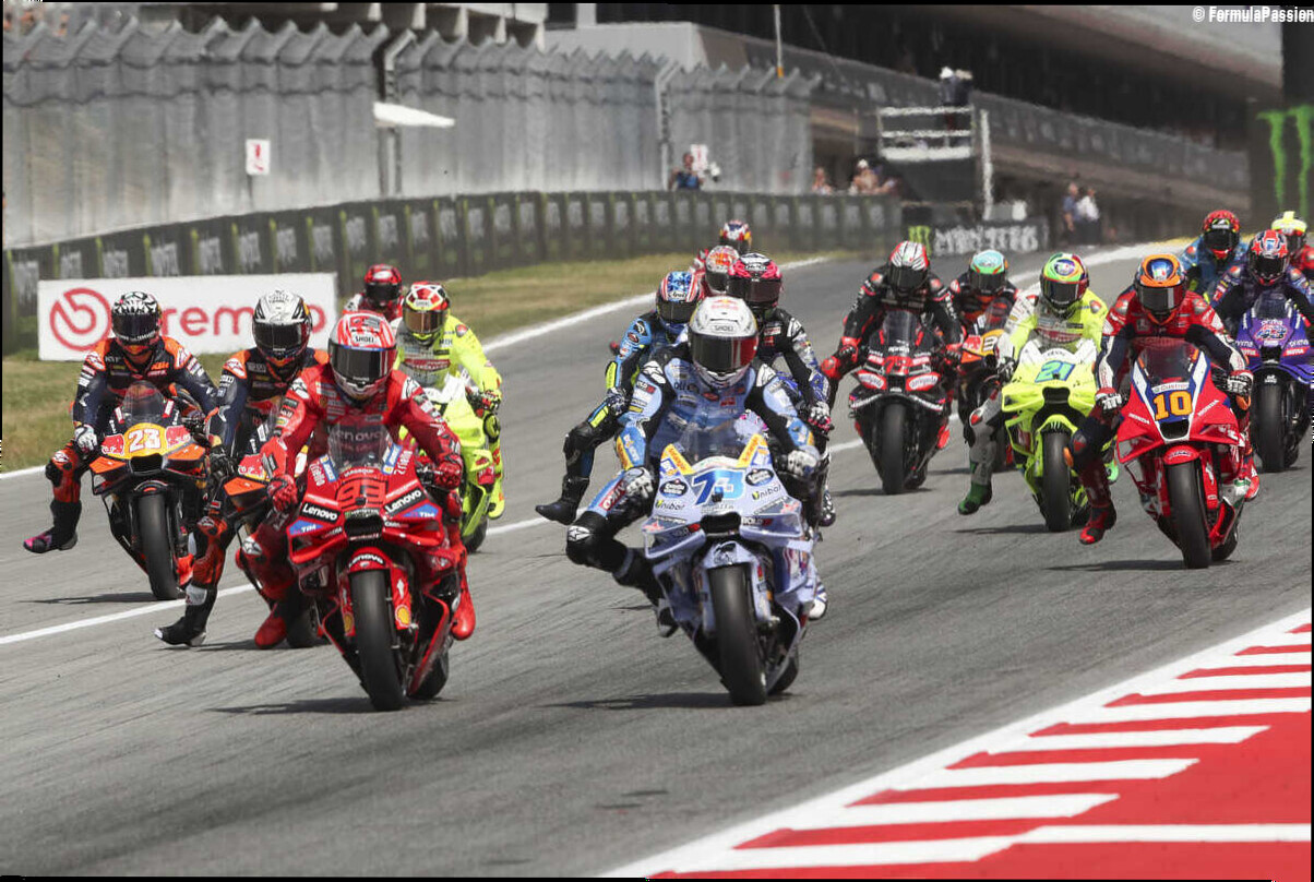 Le 4 proposte della MotoGP ai piloti per migliorare la sicurezza. Bagnaia: "Non serve vietare ovunque l'abbassatore"