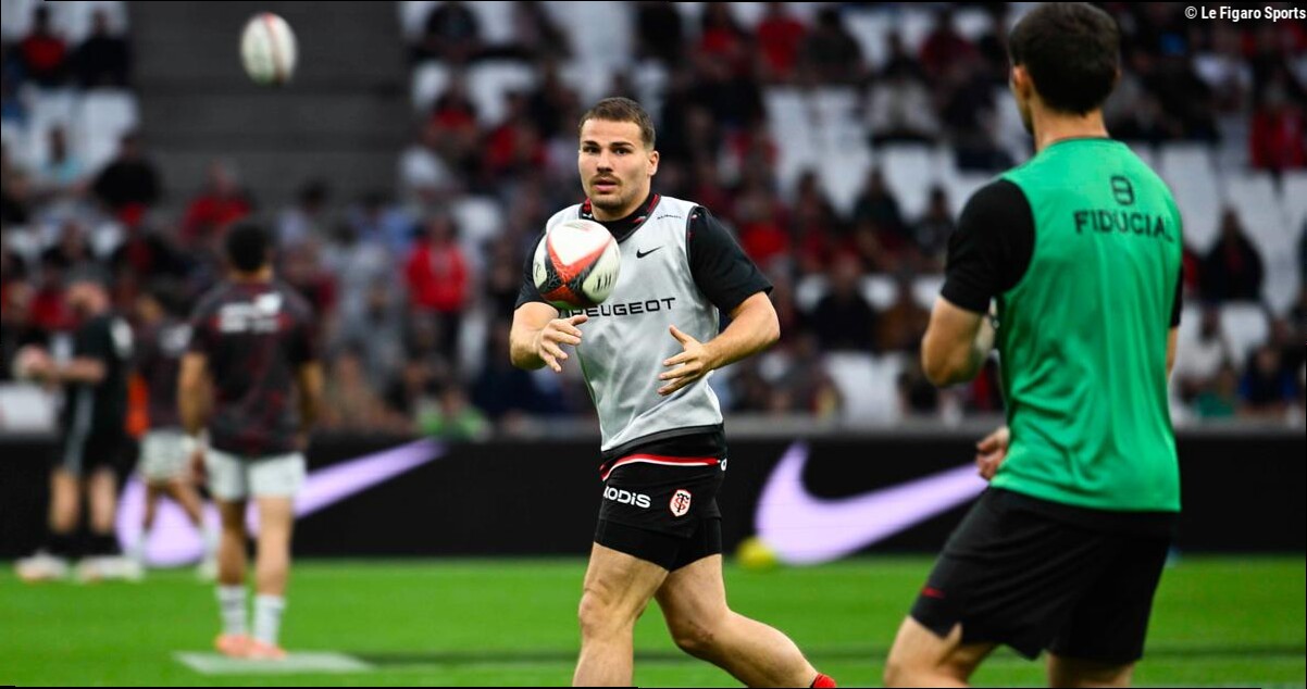 Top 14 : Antoine Dupont devra patienter avant son retour avec le Stade Toulousain