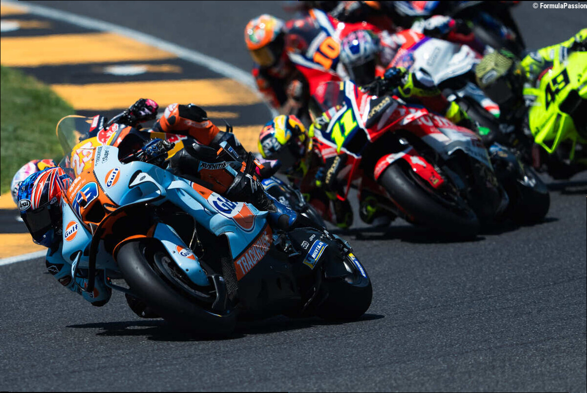 Ogura sfiora il podio all'ultima curva: "Con Bagnaia ci ho provato, ma mi va bene così"