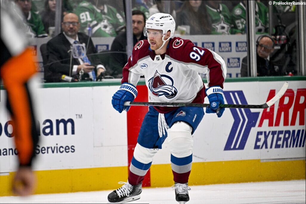 Avalanche Captain Gabriel Landeskog Wins Bill Masterton Trophy And Messier Leadership Award