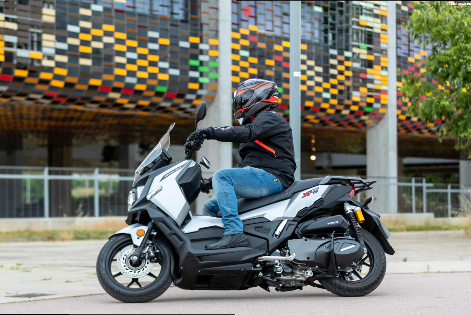 PRUEBA | Rieju X-OVER 357: más práctica y rápida de lo esperado