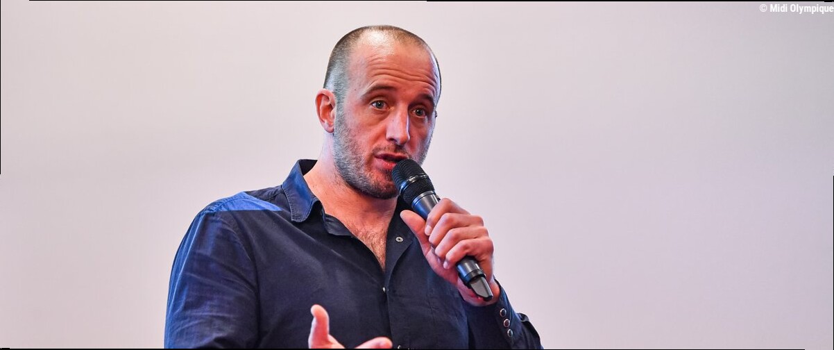 Reportage - "J'ai posé ma cape de super-héros" : Raphaël Poulain, l'histoire d'un survivant racontée dans un spectacle