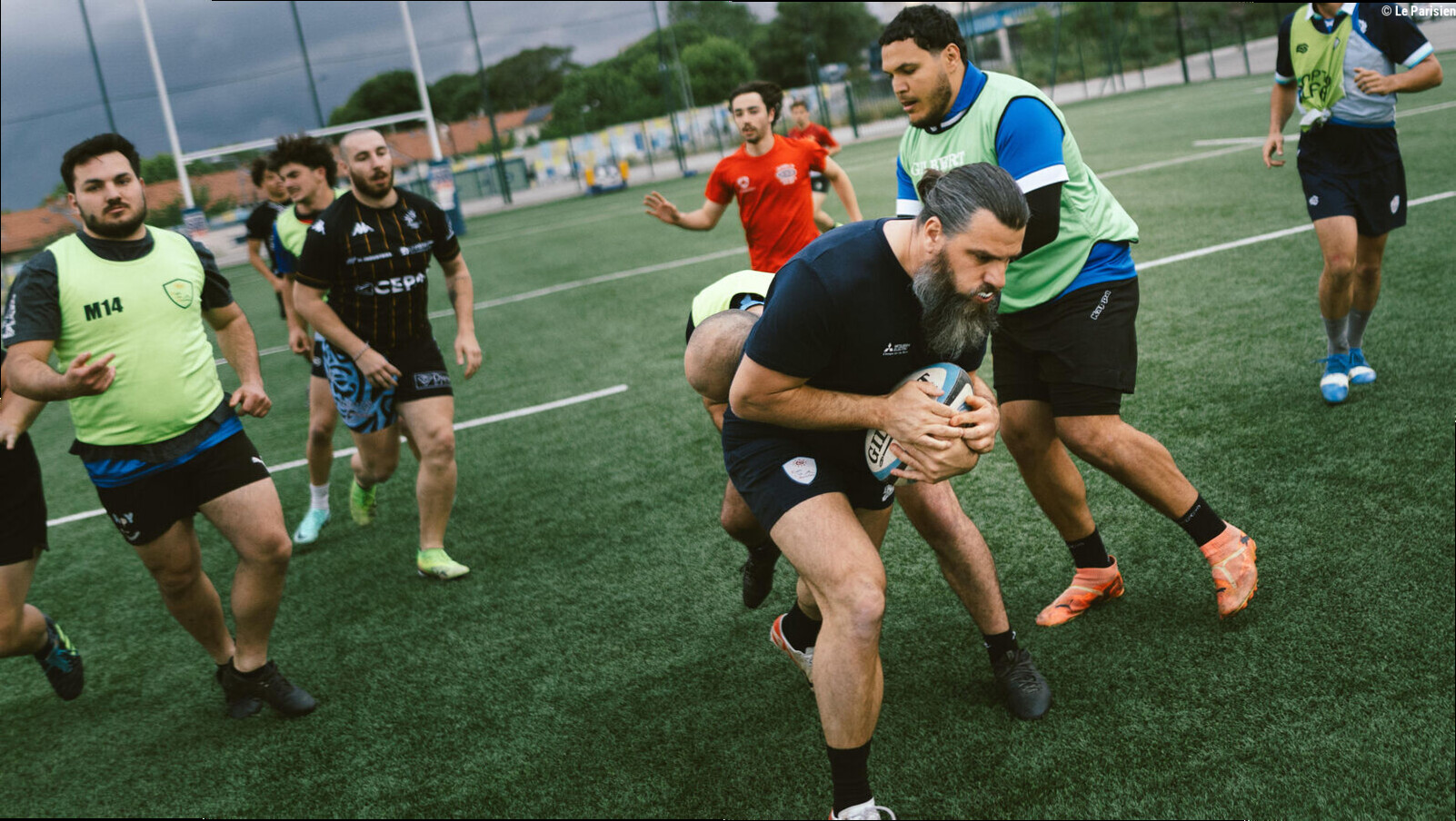« Souvent, on récupère des déçus du foot » : au cœur des quartiers nord, le rugby tente de se faire une place à Marseille