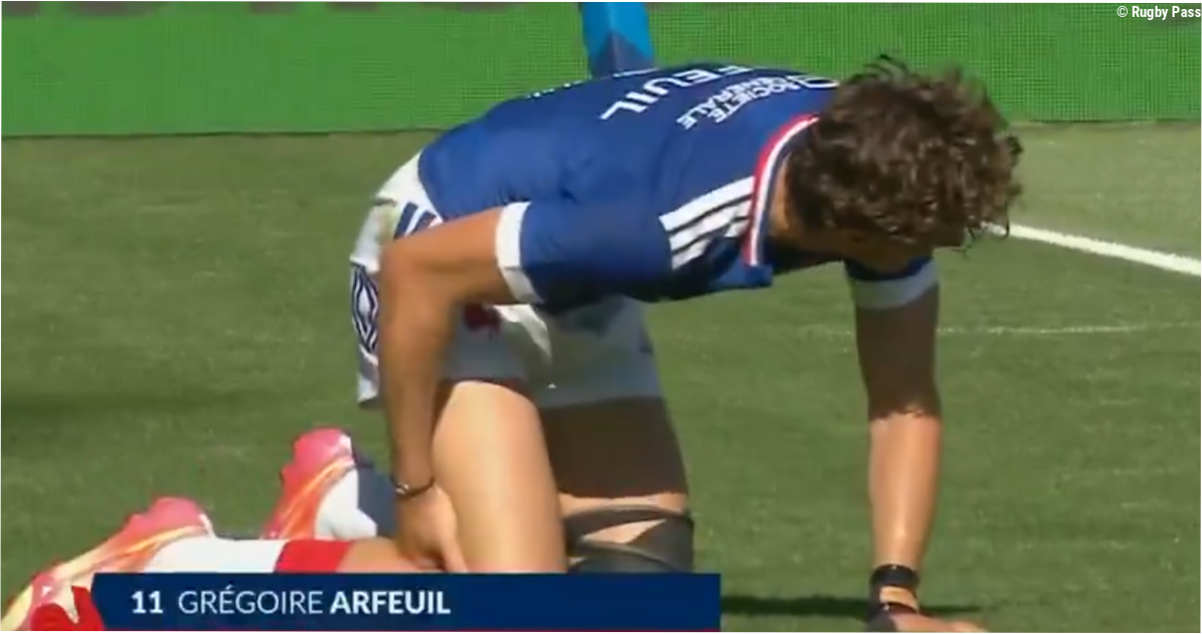 Le Palois Grégoire Arfeuil se claque en aplatissant son premier essai avec l'équipe de France