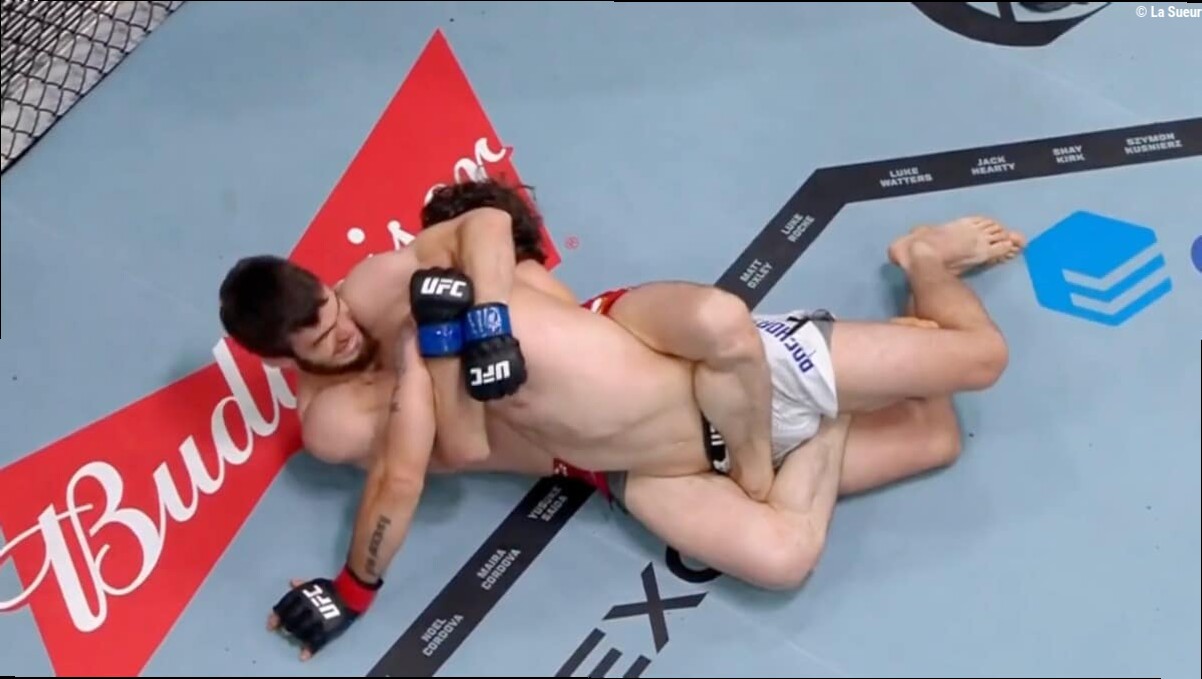 Murtazali Magomedov valide ses débuts à l'UFC avec une soumission jamais vue