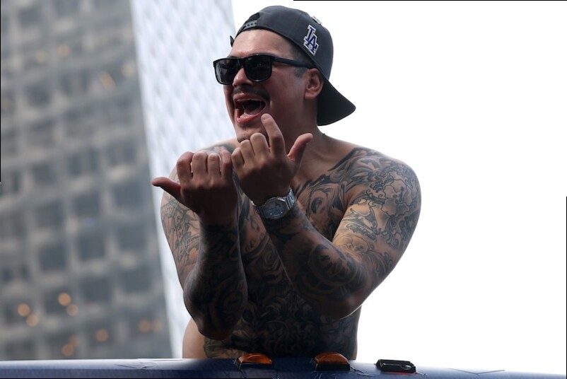 Dodgers Present Anthony Banda With 2025 World Series Ring