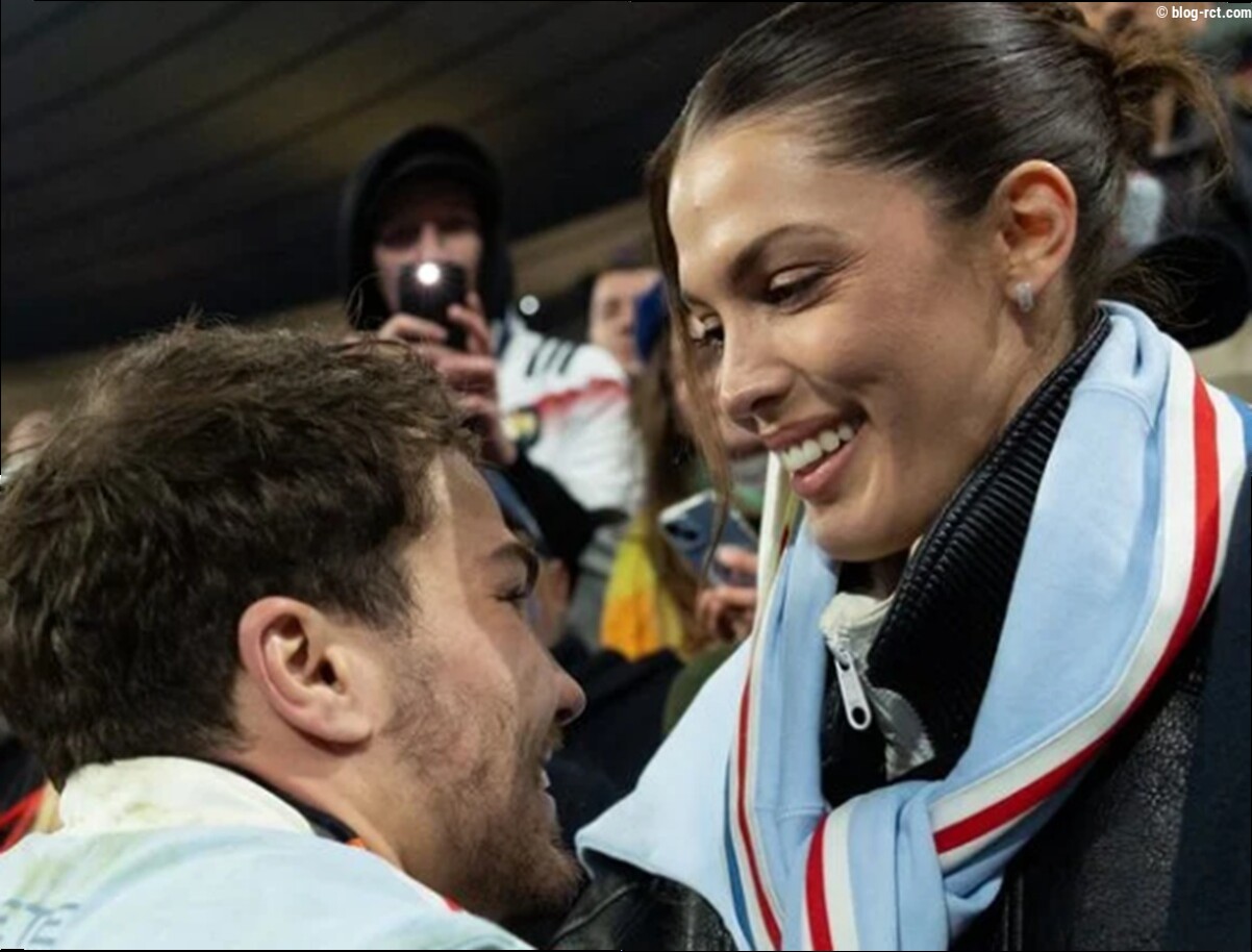 En tribunes pour la finale, Iris Mittenaere a accompagné Antoine Dupont jusqu'au titre