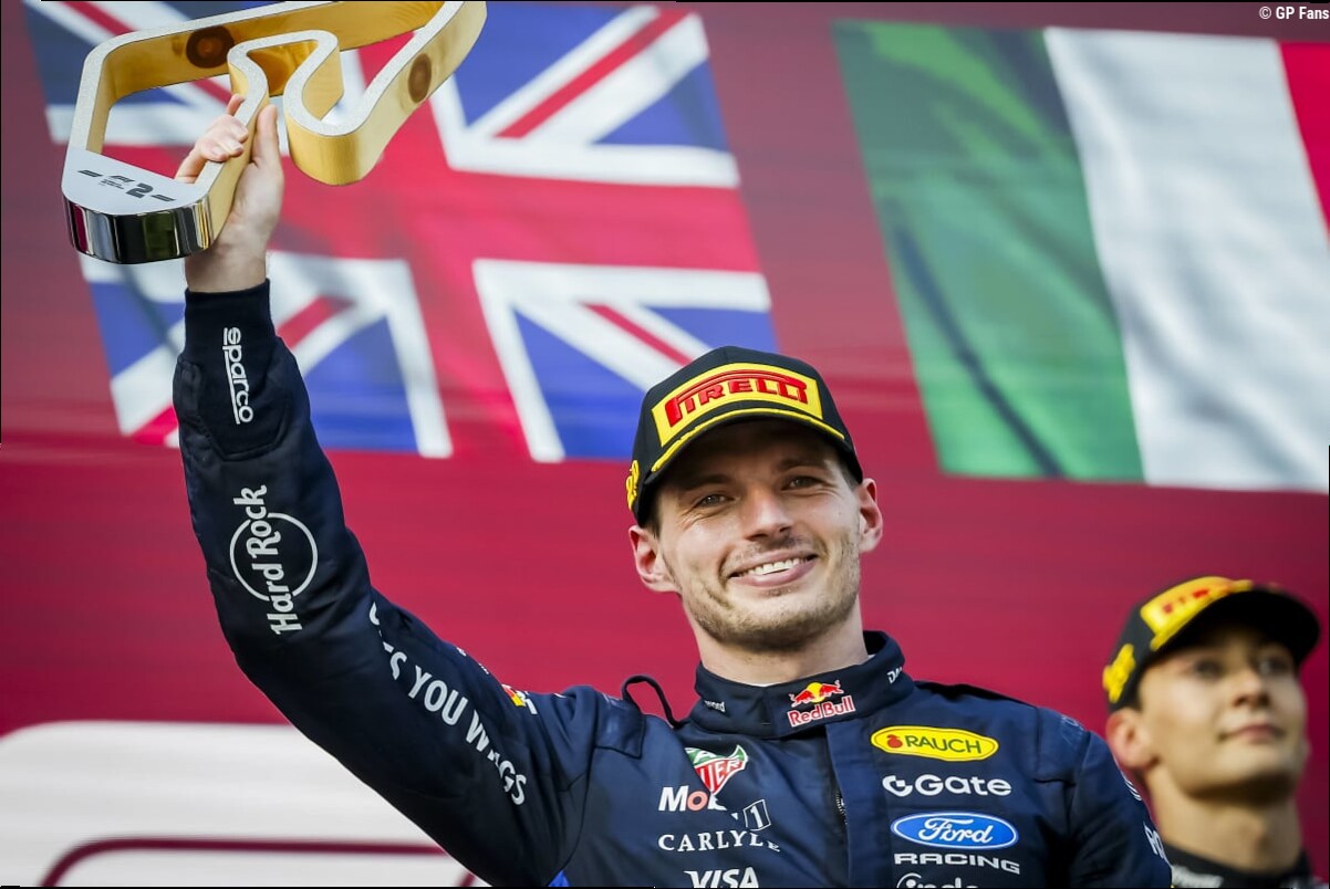 Verstappen rook zege en wijst naar strategie: 'We hadden agressiever moeten zijn'