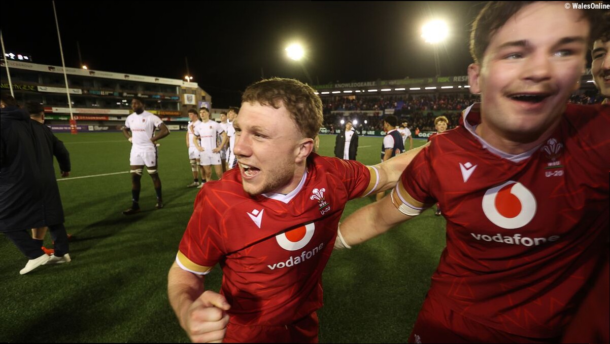 Cleared Wales star starts as wholesale changes made for must-win match