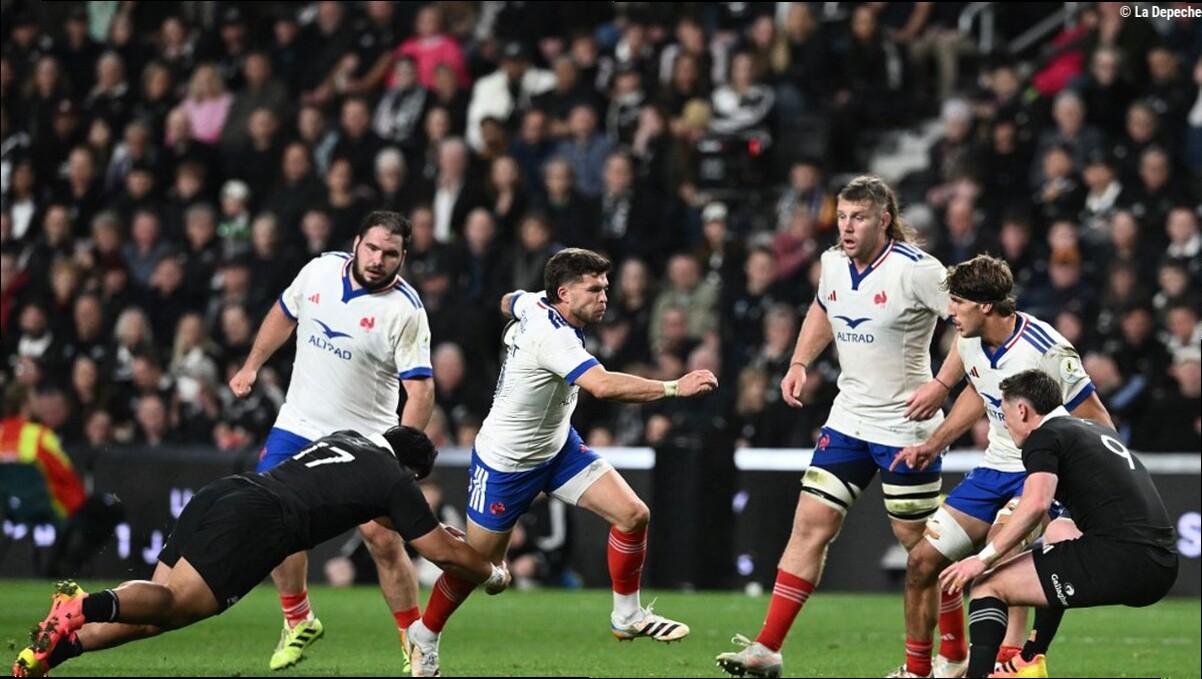 XV de France : Romain Ntamack et Matthieu Jalibert associés face à l'Australie ? Pourquoi l'option quasi inédite prend de l'a