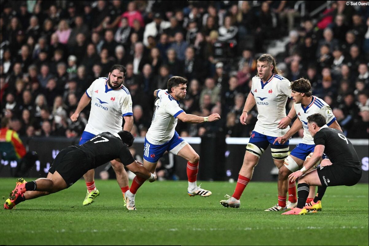 XV de France : Ntamack en 10, Jalibert en 15 contre l'Australie... Découvrez la composition des Bleus