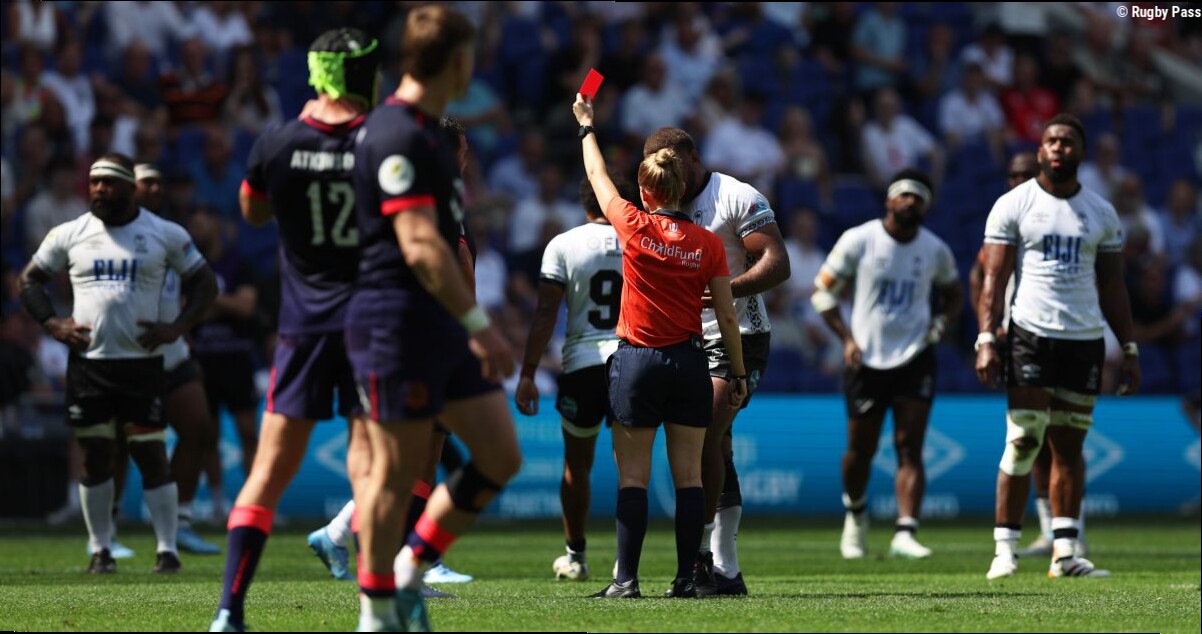 Rare depuis le carton rouge 20 minutes, le Fidjien Kuruvoli prend un rouge définitif pour brutalité contre l'Angleterre