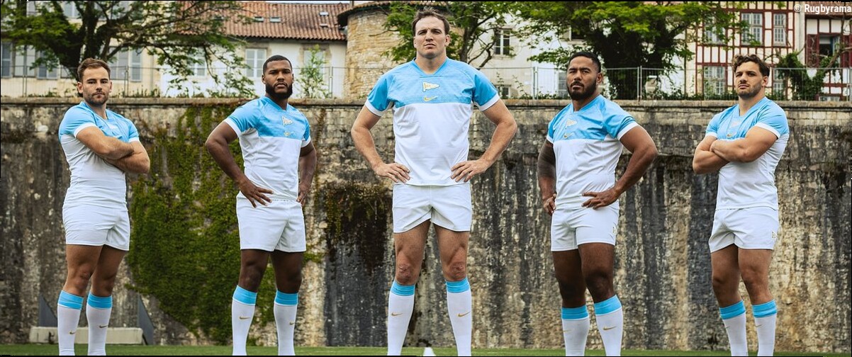 Top 14 - Hommage aux 120 ans du club, première collaboration avec Nike : l'Aviron bayonnais dévoile son nouveau maillot domic