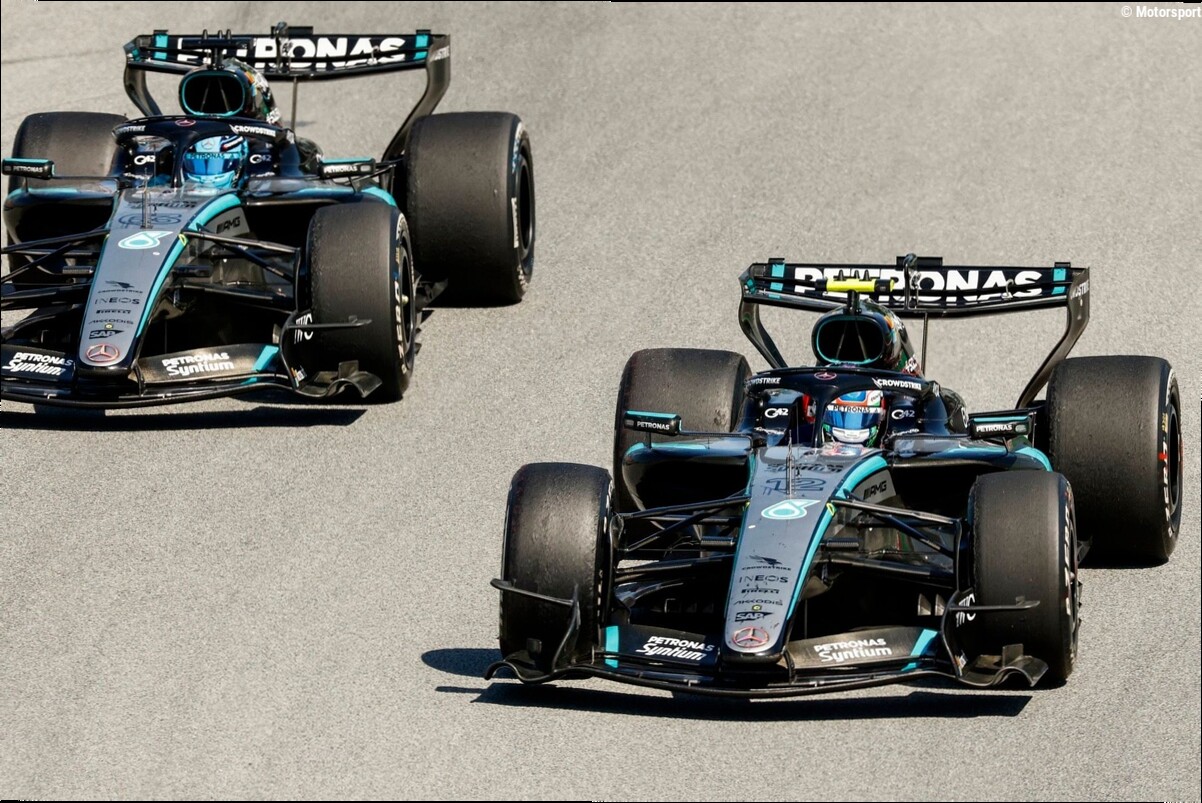 Mercedes explica que el problema de software "afectó más a George que a Kimi"
