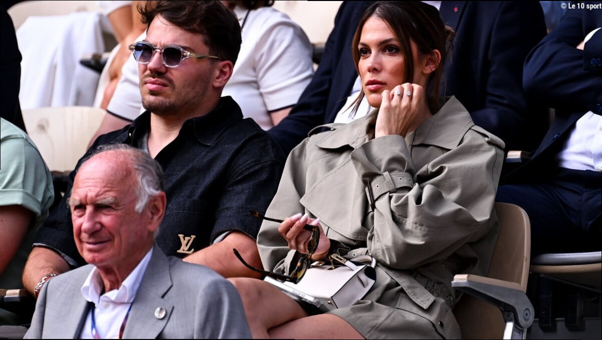 Antoine Dupont et Iris Mittenaere en vacances avec une invitée spéciale
