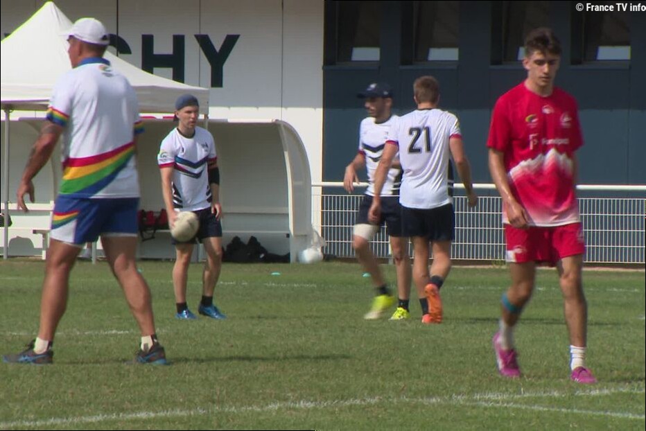 Connaissez-vous le touch rugby, ce rubgy sans plaquage qui séduit par sa mixité et son esprit ludique ?