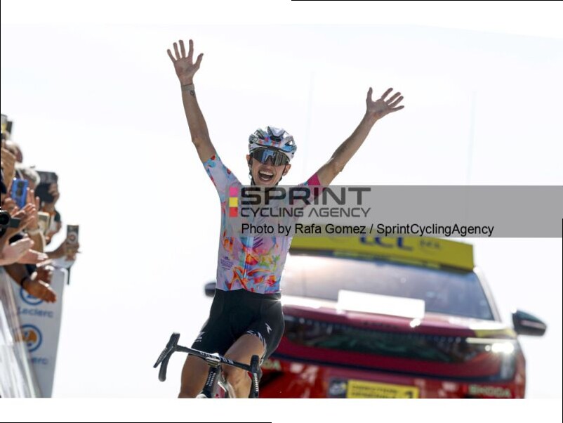 TOUR DE FRANCE FEMMES. TRIONFO DI NIEWIADOMA SUL VENTOUX: TAPPA E MAGLIA. VOLLERING 2A, LONGO BORGHINI 3A