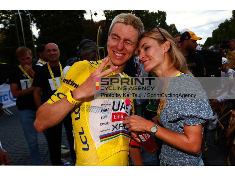TOUR DE FRANCE FEMMES. ECCO TADEJ POGACAR, IL FIDANZATO DI URSKA ZIGART. VIDEO