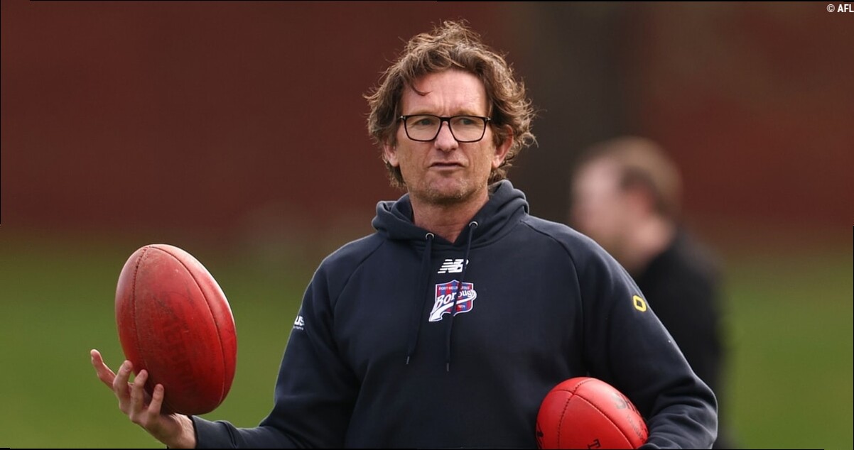 LISTEN: The 'spin' in Bombers' coach hunt, Cat's career in the balance