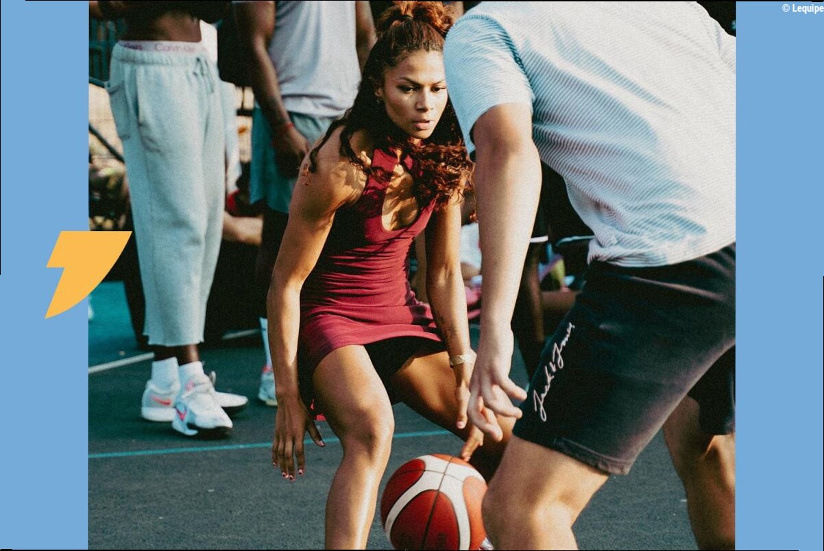 La basketteuse en robe qui défie les garçons sur les playgrounds
