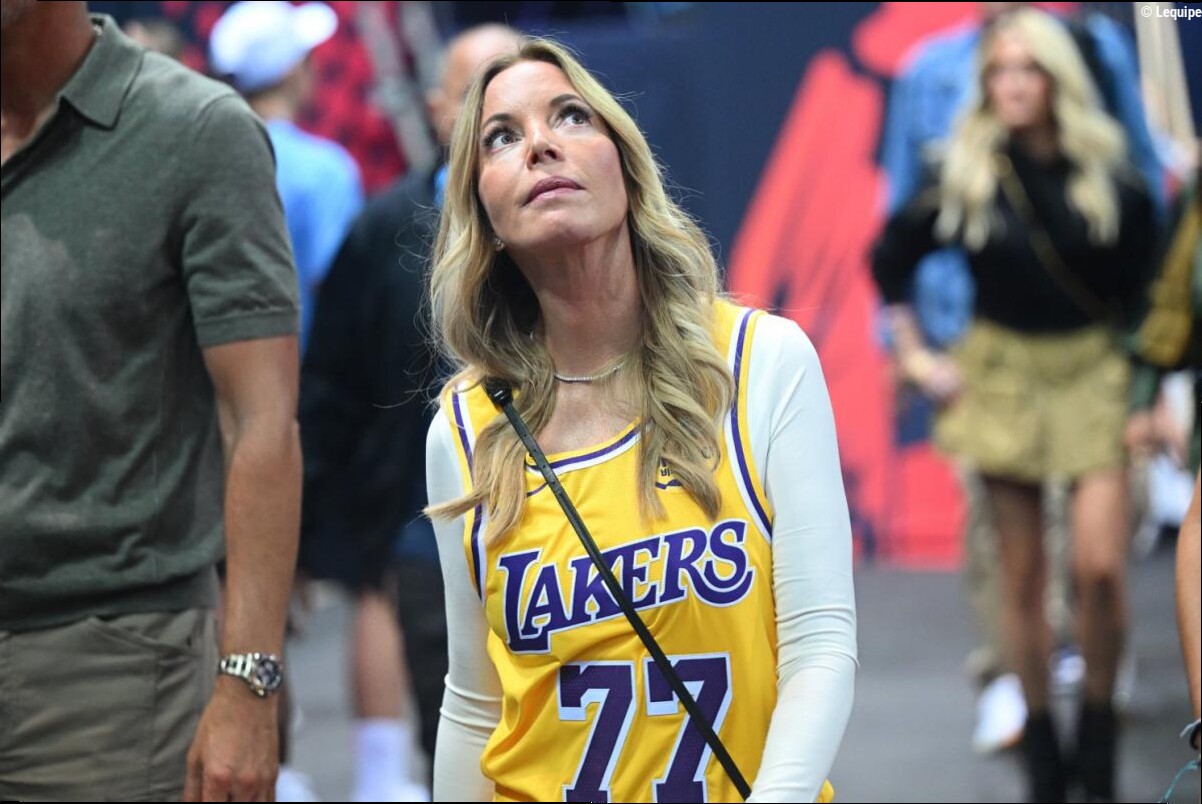 Jeanie Buss, en désaccord avec une partie de sa famille, refuserait de vendre ses parts des Lakers