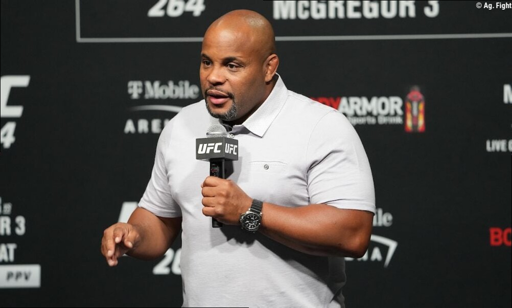 Ex-campeão do UFC exalta recorde quebrado por Islam Makhachev: "Insano"