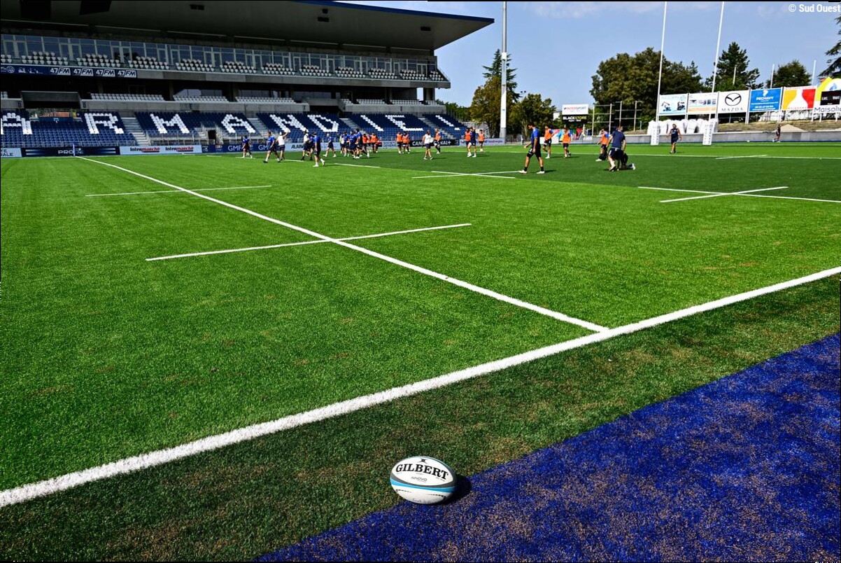 Premier entraînement et premières sensations sur la nouvelle pelouse d'Armandie : « Quand le synthétique est neuf comme ça, c