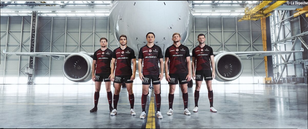 Le Stade Toulousain dévoile son tout nouveau maillot domicile pour la saison 2026-2027, un "hommage à l'héritage de l'aviatio