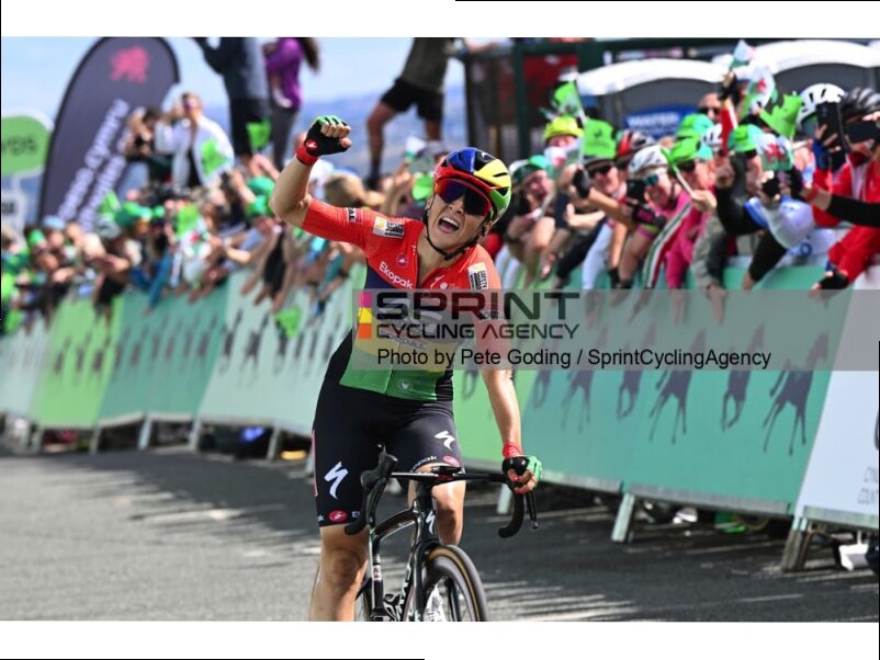 TOUR OF BRITAIN WOMEN. LE COURT PIENAAR SHOW A GREAT ORME, TAPPA E MAGLIA PER L'ATLETA DELLE MAURITIUS