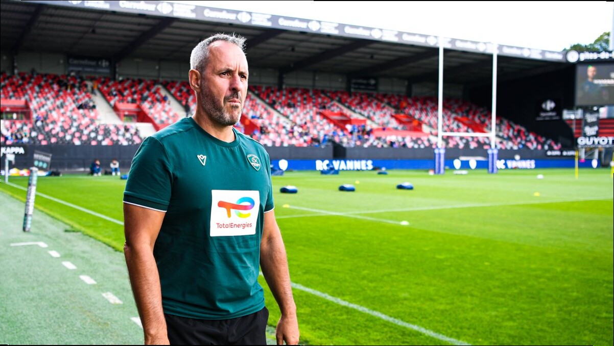 Top 14. Matchs amicaux. Sébastien Piqueronies (Pau) : "Le point de rendez-vous manqué, c'est le jeu au sol"