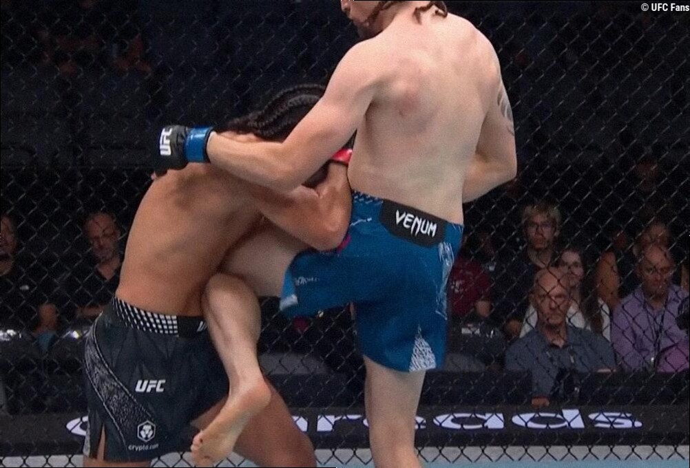 UFC Sacramento : Jackson McVey détruit Wes Schultz d'un coup de genou au corps au premier round