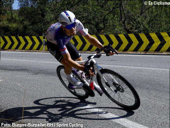 Sergio Chumil, primer retirado de la Vuelta a EspaÃ±a tras sufrir una caÃ­da